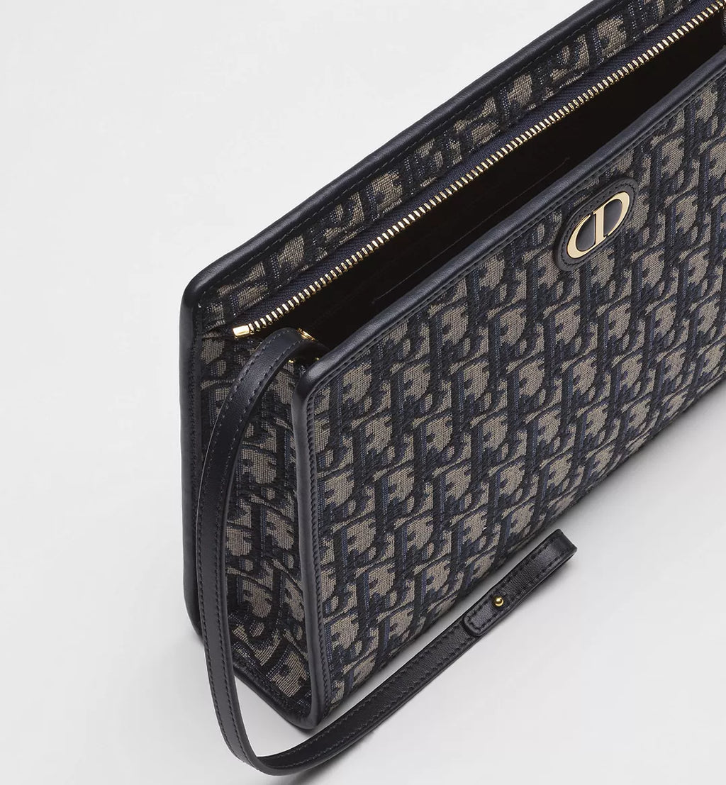 Dior – Pochette 30 Montaigne