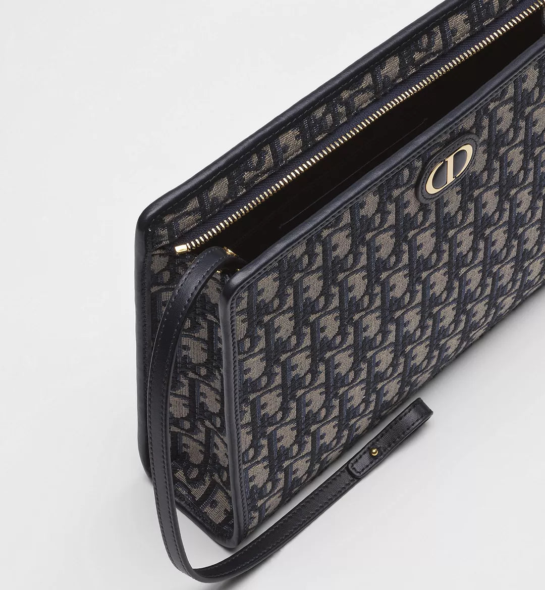 Dior – Pochette 30 Montaigne